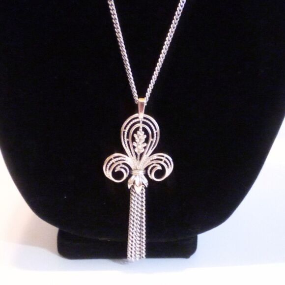 Vintage Sarah Coventry "Grecian" Silver Tone Tassel Pendant Necklace - Picture 1 of 5